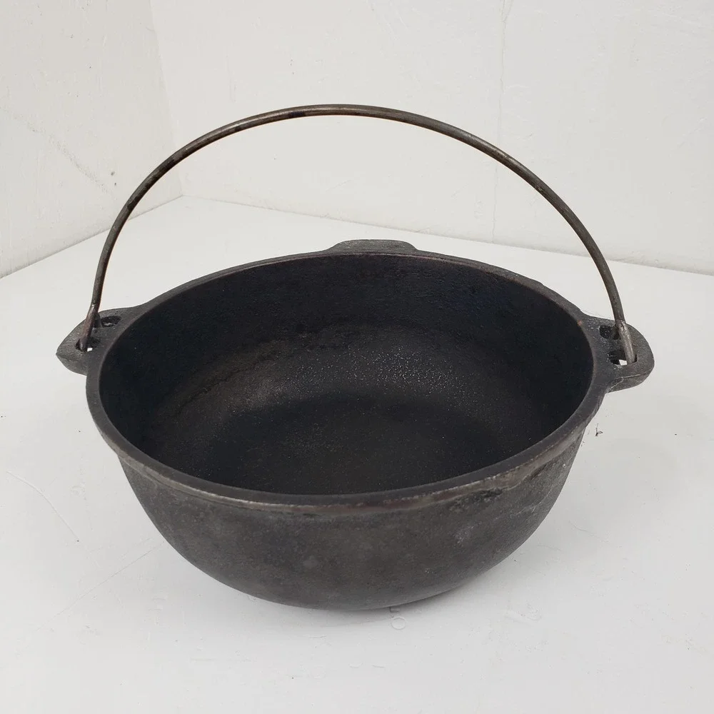 Vintage Lodge Cast Iron 2QT Dutch Oven with Bail Handle Made in USA No Lid 7.5: